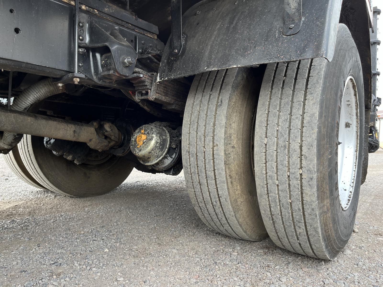 ./imagenes/INVOICE/2019/16599/CAMION PETROLIZADOR GMC TOPKICK (22).JPG